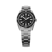 Orologio subacqueo HTD Aquatic Spaceboy in acciaio con quadrante nero e ghiera girevole, fotografato in tre quarti su sfondo bianco.