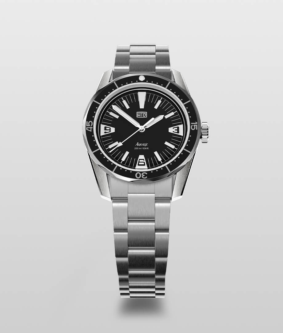 Orologio HTD Aquatic Spaceboy in acciaio con quadrante nero e indici luminosi, diver retrò.