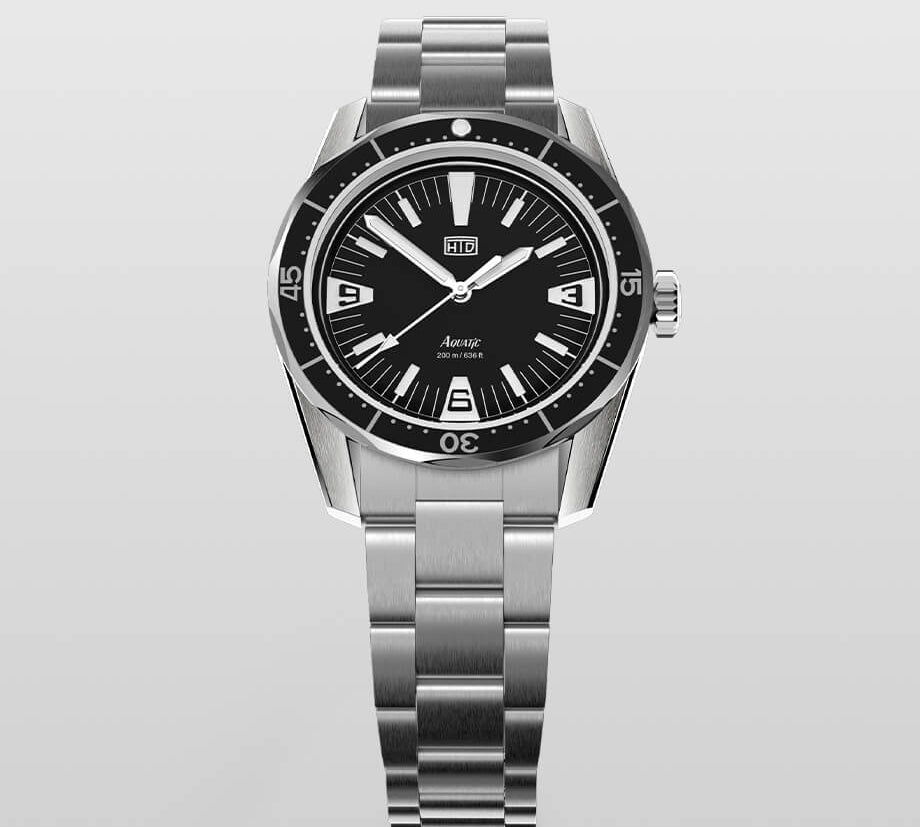 Orologio HTD Aquatic Spaceboy in acciaio con quadrante nero e indici luminosi, diver retrò.