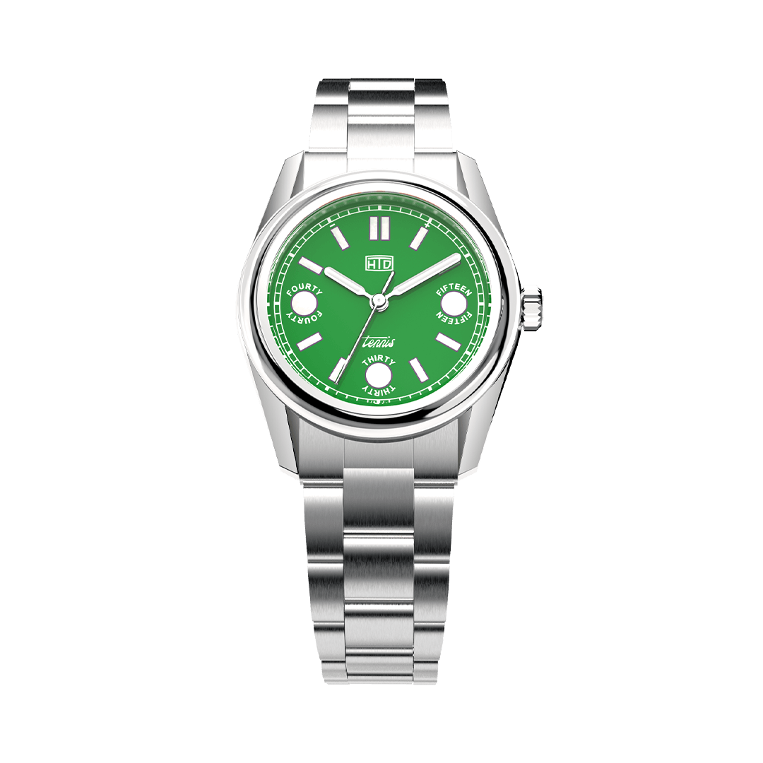 Orologio HTD Tennis Erba con quadrante verde brillante e dettagli ispirati al punteggio del tennis, bracciale in acciaio inox, foto frontale.