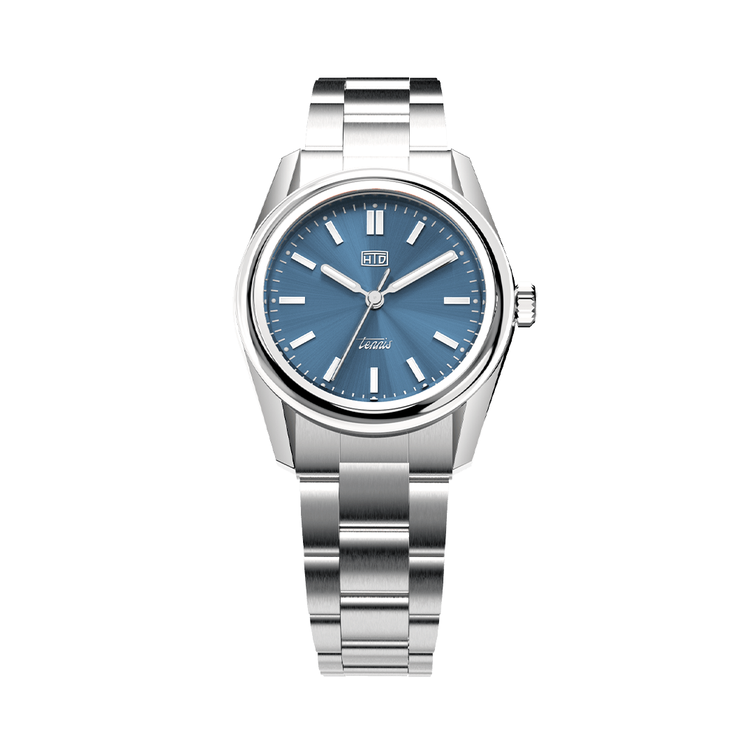 Orologio HTD Tennis Chic con quadrante blu elegante e bracciale in acciaio, fotografato frontalmente su sfondo bianco.