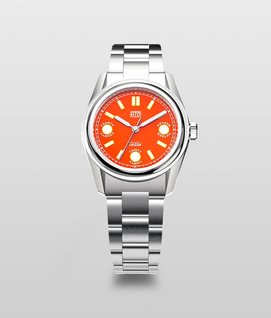 Orologio HTD Tennis Terra in acciaio con quadrante arancione intenso, modello sportivo ispirato ai campi in terra battuta.